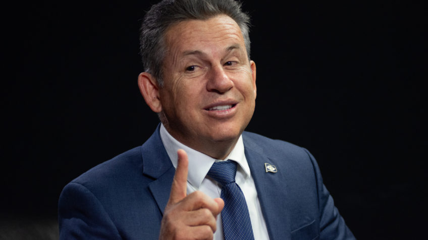 Governador de MT diz que emendas priorizam eleições, não o país