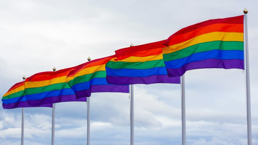EUA permitirão que pais tirem filhos de aulas com conteúdo LGBTQIA+