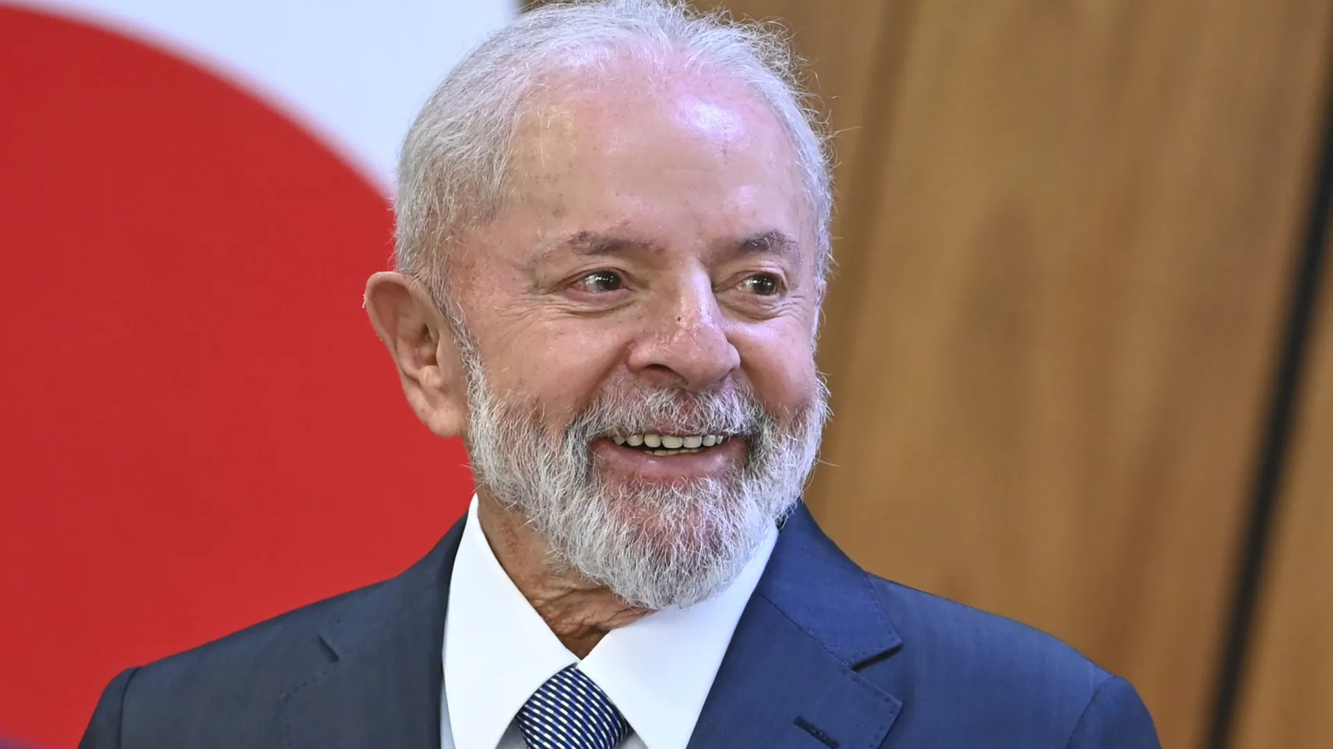Lula pede para AGU preparar ação no STF contra derrubada de decreto do IOF