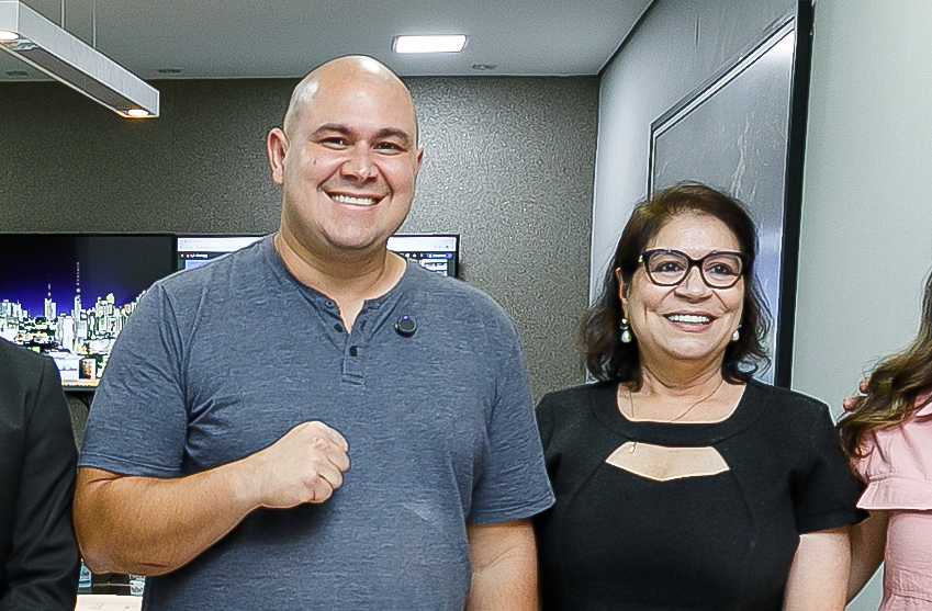Prefeito agradece juíza Gleide Bispo por articulação que garante novos ares-condicionados ao PS