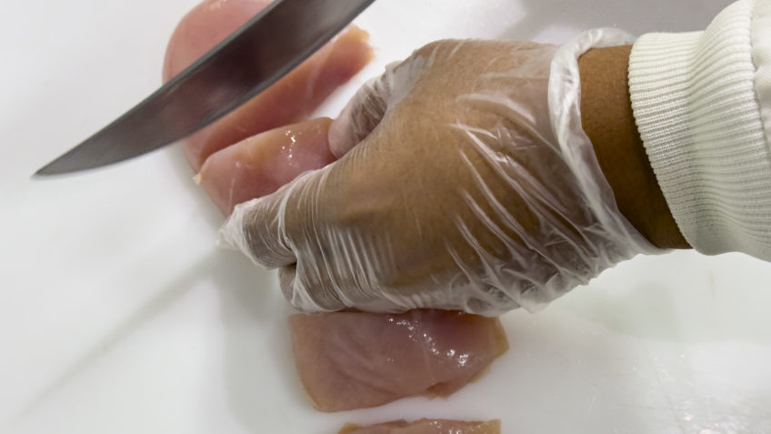 Preço da carne de frango para de cair no Brasil
