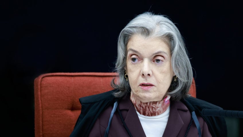 Cármen Lúcia fala em impedir que 213 mi tiranos sejam soberanos na web