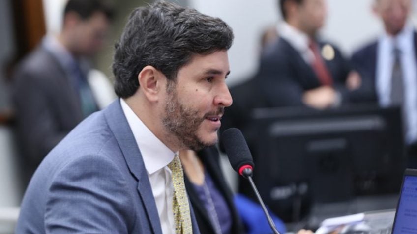 Comissão da Câmara aprova inclusão de educação financeira nas escolas