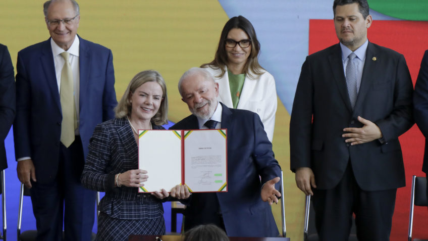 Gleisi acumula derrotas no Congresso após 3 meses como ministra