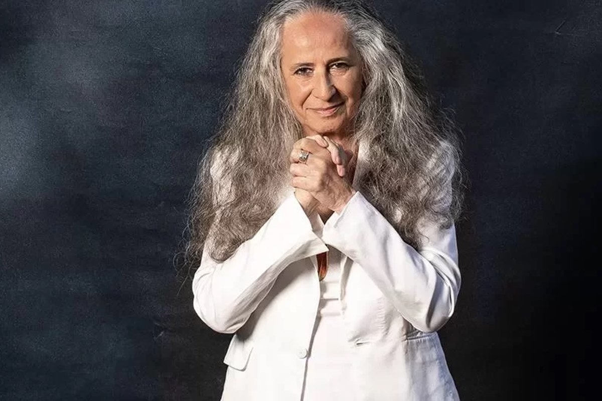 Maria Bethânia revela que o pai ganhou prêmio da loteria