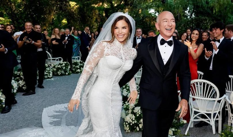 Jeff Bezos e Lauren Sánchez se casam sob protestos em Veneza