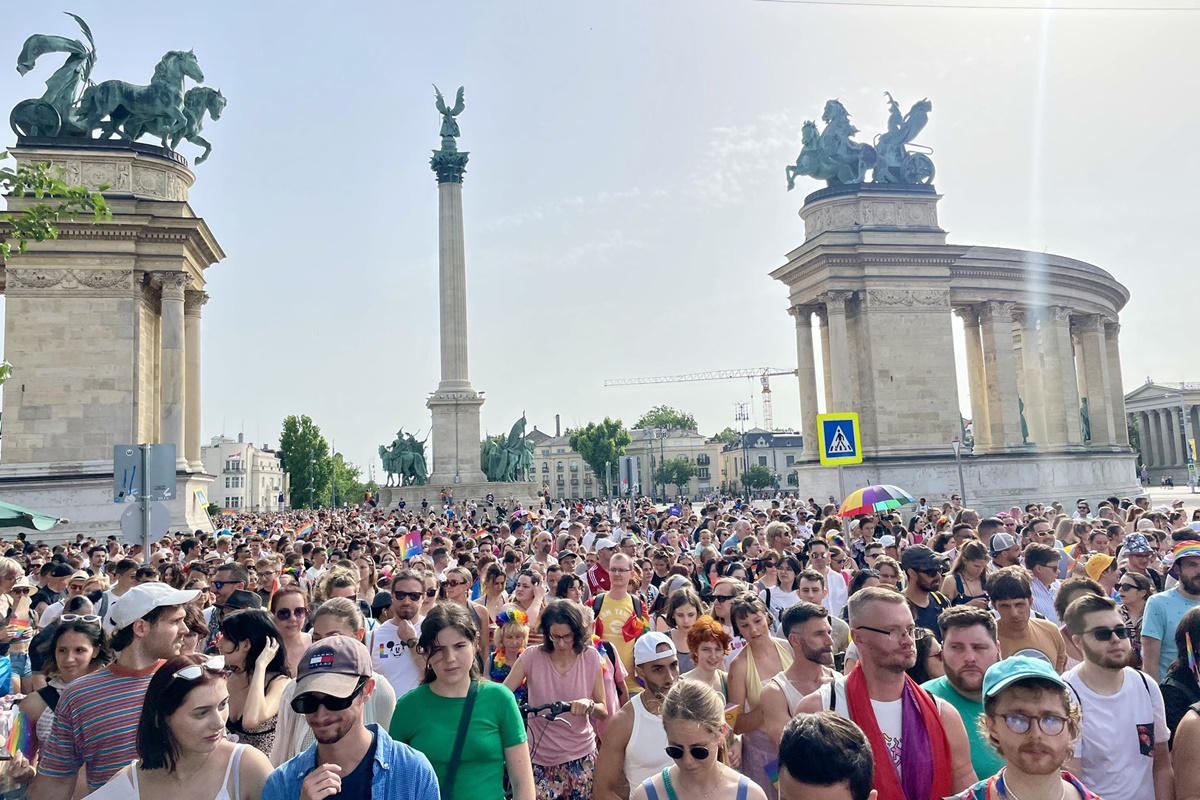 Hungria: milhares desafiam Orbán e marcham por direitos LGBTQIA+. Veja
