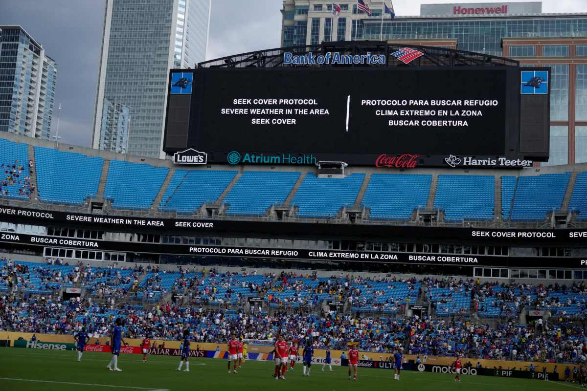 Partida entre Benfica e Chelsea é paralisada por condições climáticas