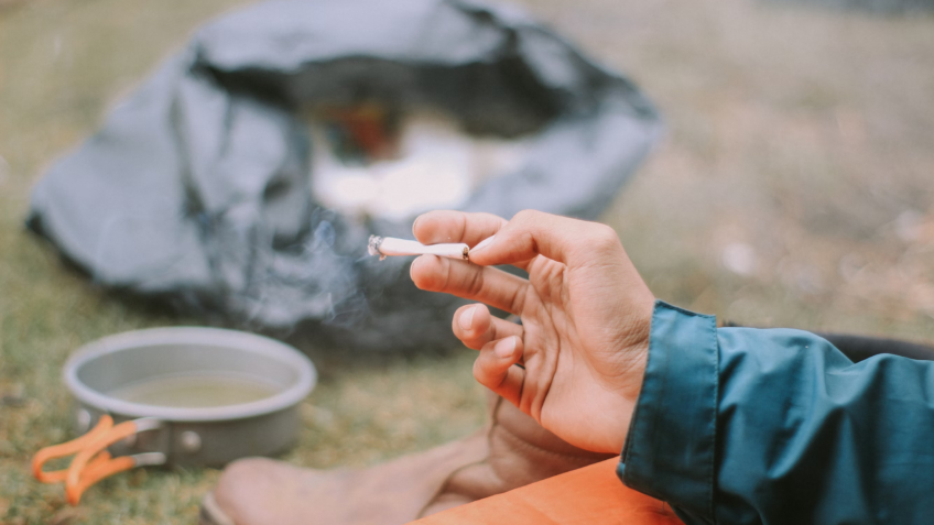França implementa lei que proíbe fumar em lugares públicos
