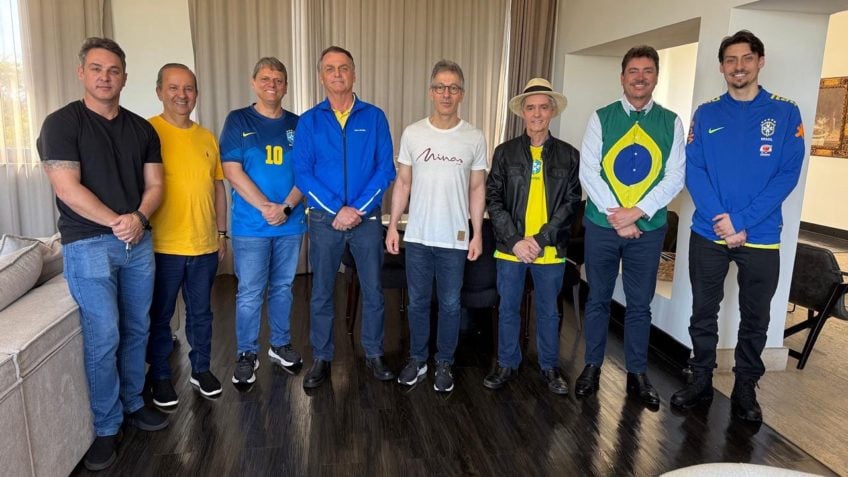 Tarcísio posta foto com Bolsonaro antes de ato na Paulista