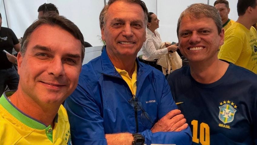 Flávio Bolsonaro diz que Moraes leva STF a "buraco negro"