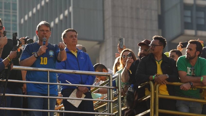 Em ato em SP, Tarcísio diz que Lula tem “dor de cotovelo” de Bolsonaro