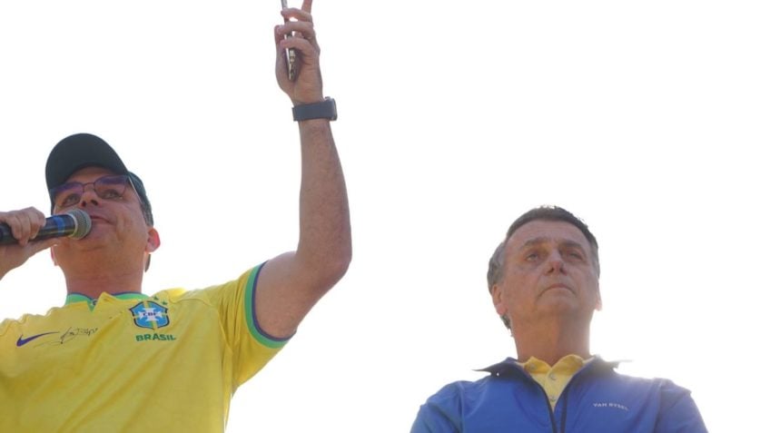 Flávio diz não se incomodar com pressão por novo nome da direita