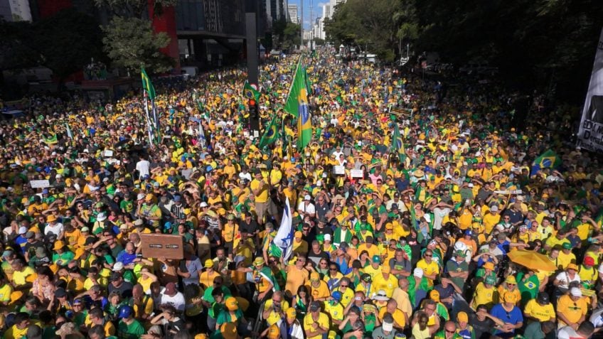 Bolsonaro reúne 16.400, seu menor público na av. Paulista
