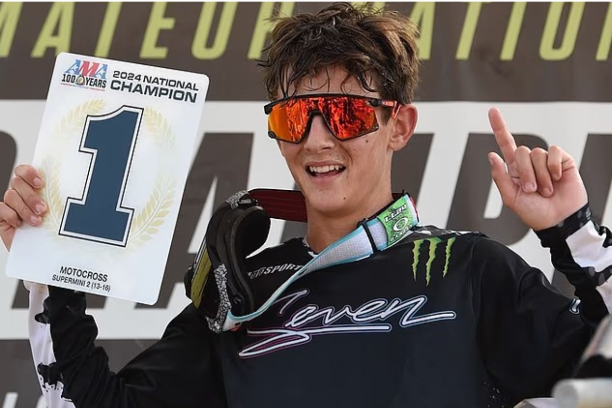 Piloto de motocross de 16 anos morre em acidente durante corrida