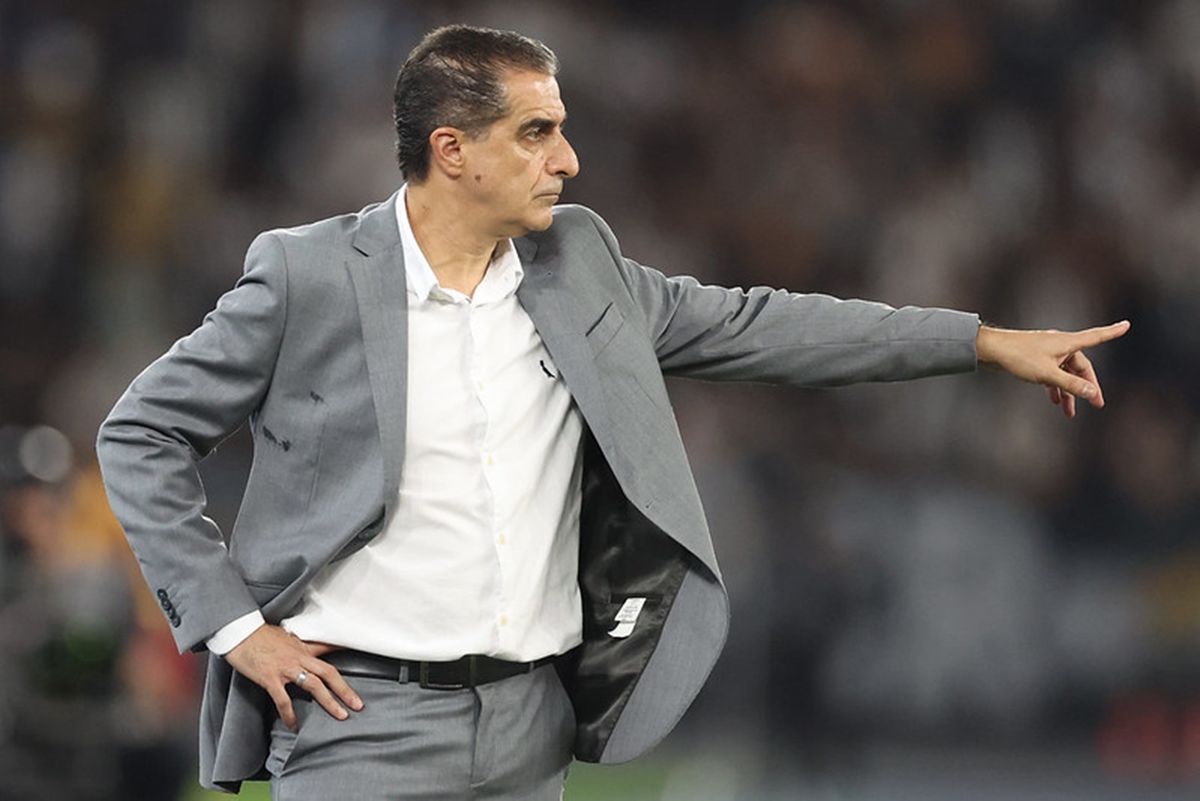 Após eliminação na Copa de Clubes, Renato Paiva é demitido do Botafogo