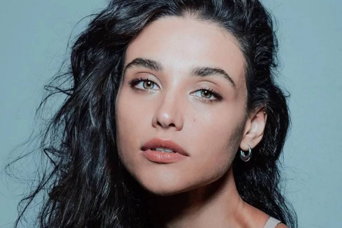 Atriz Débora Nascimento celebra Mês do Orgulho e expõe sua sexualidade