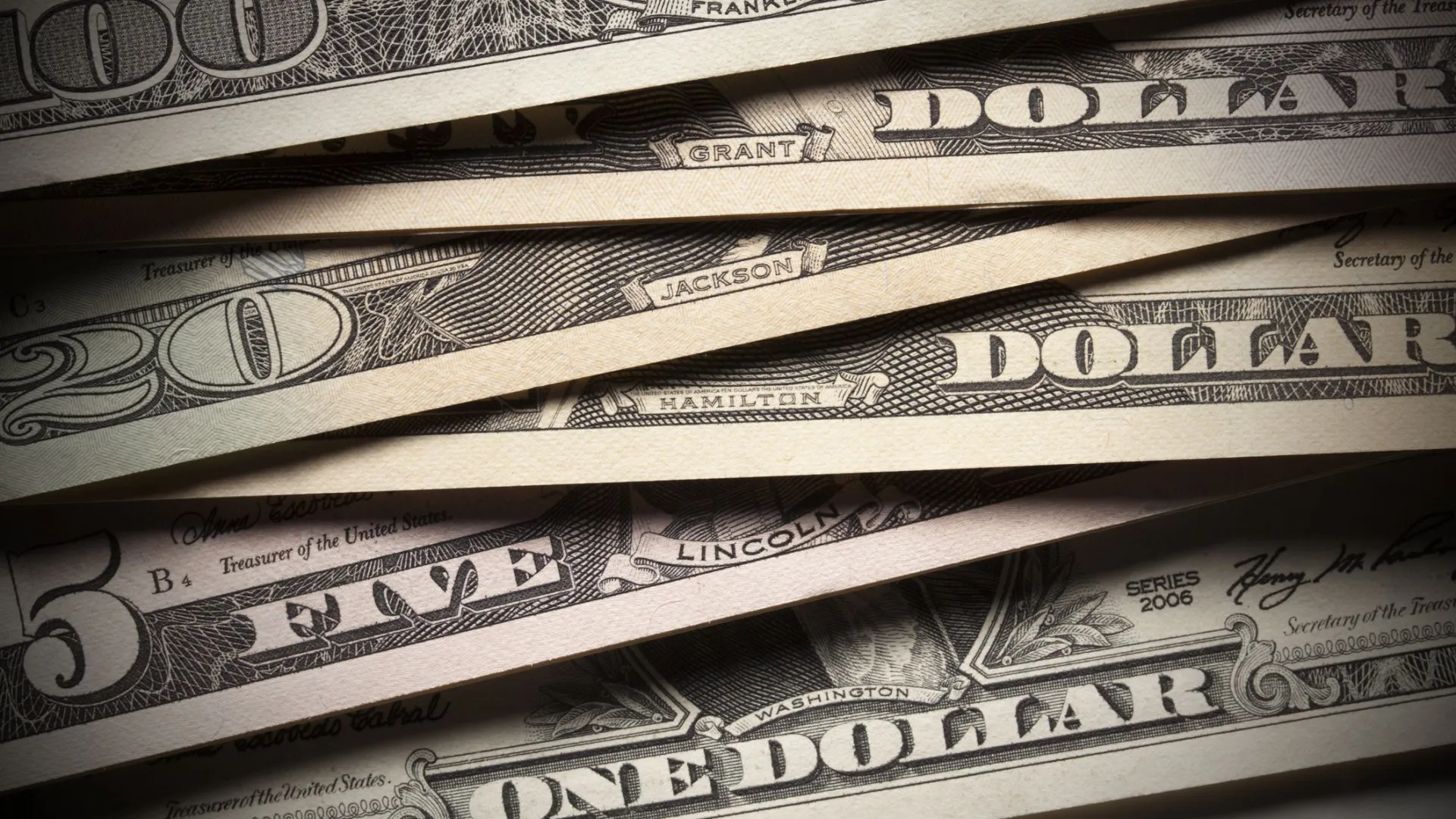 Dólar no fim de 2025 passa de R$ 5,72 para R$ 5,70, projeta Focus