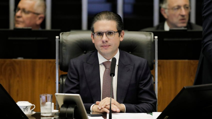 Quem alimenta o "nós contra eles" governa contra todos, diz Motta