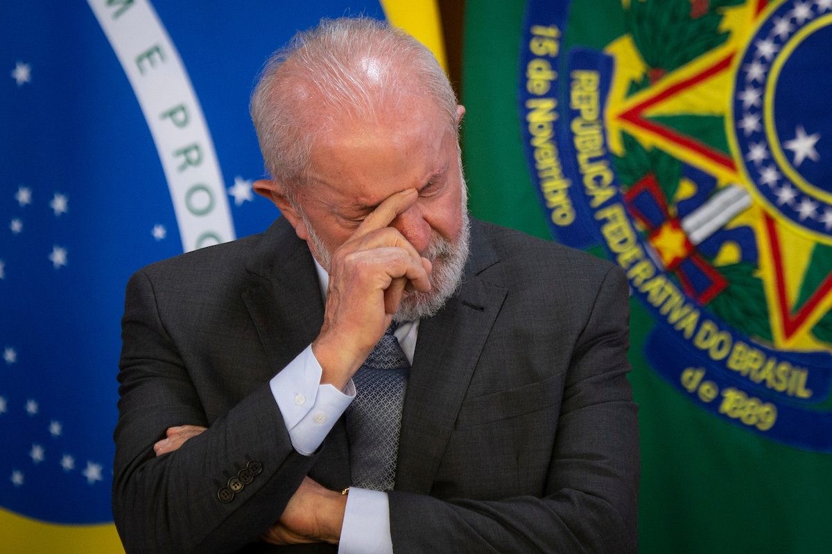Economist: Lula perde influência externa e enfrenta impopularidade