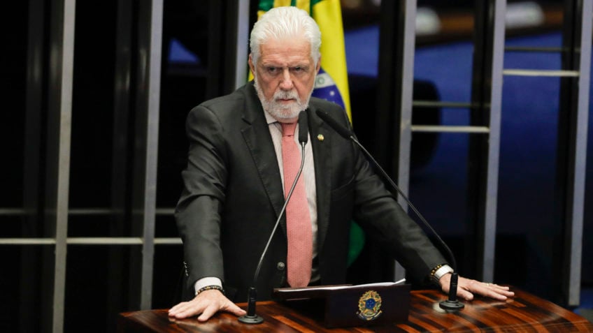 Não é subir o tom, é se posicionar, diz Wagner sobre derrubada do IOF