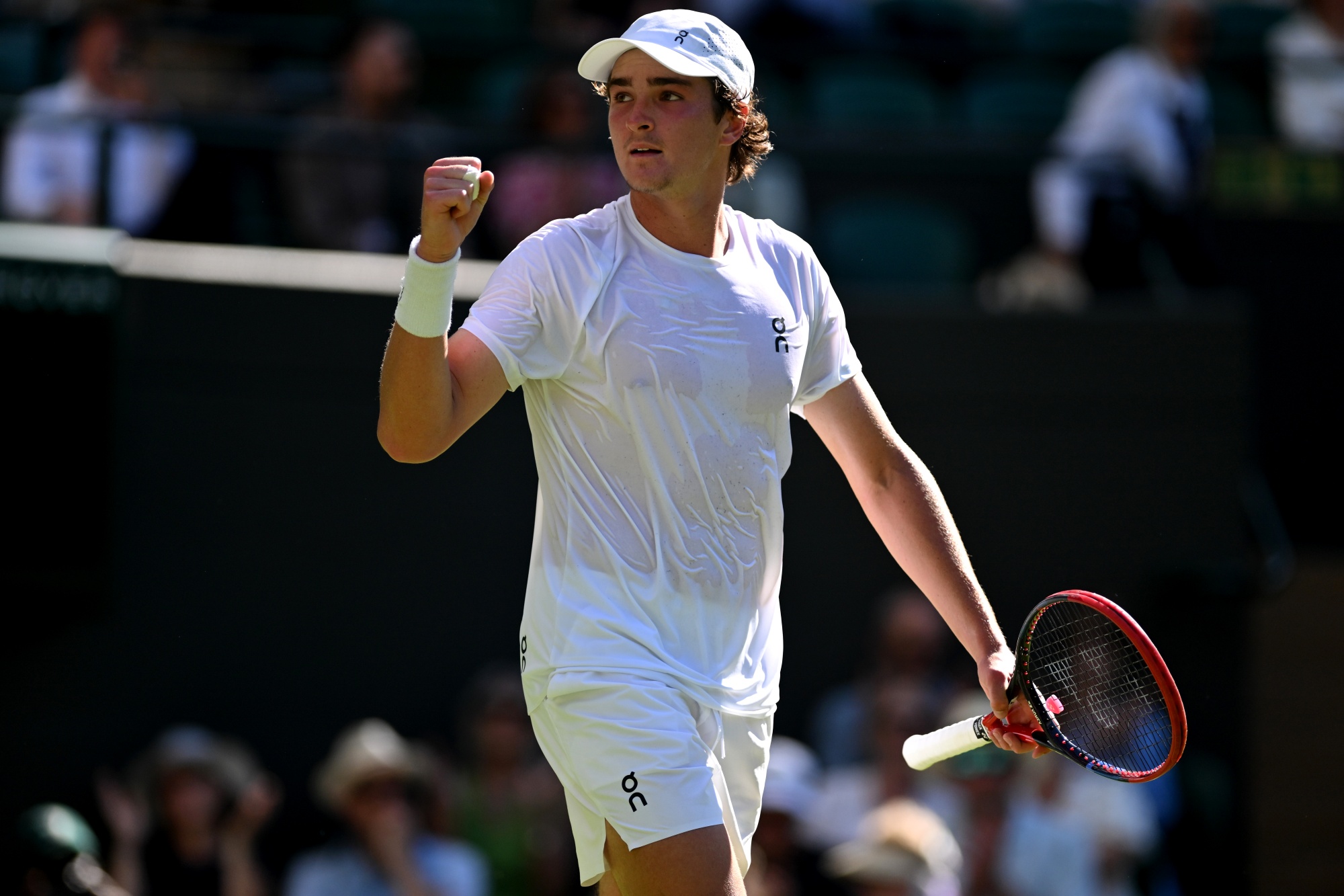 João Fonseca derrota Jacob Fearnley e avança em Wimbledon
