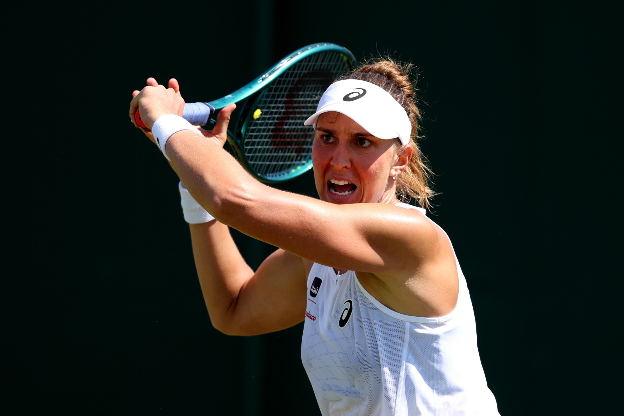 Bia Haddad vence Rebecca Sramkova na estreia em Wimbledon