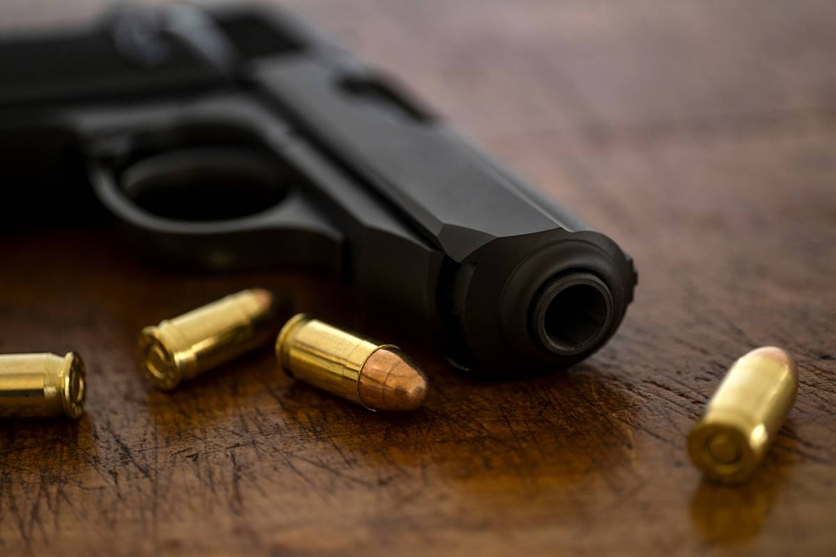 Homem arma emboscada e mata dois bombeiros nos Estados Unidos