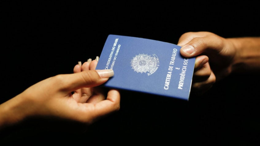Brasil cria 149 mil empregos com carteira assinada em maio