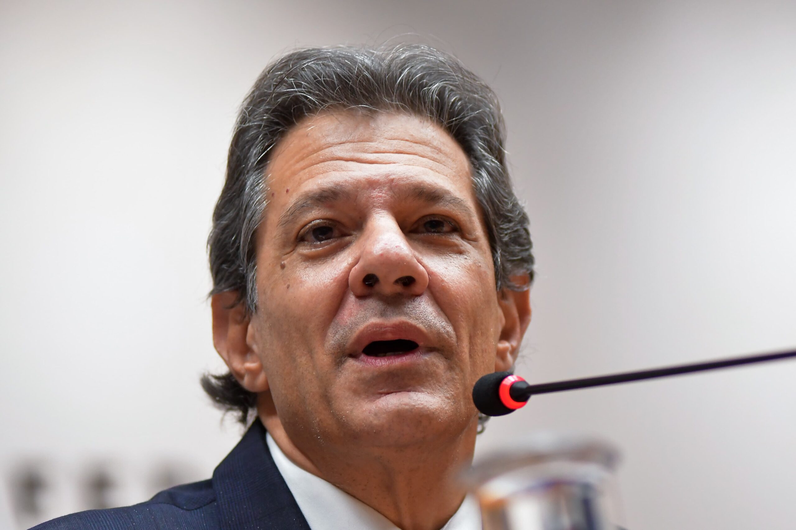 Haddad rebate Bolsonaro: “Nem foi julgado e está pedindo perdão”
