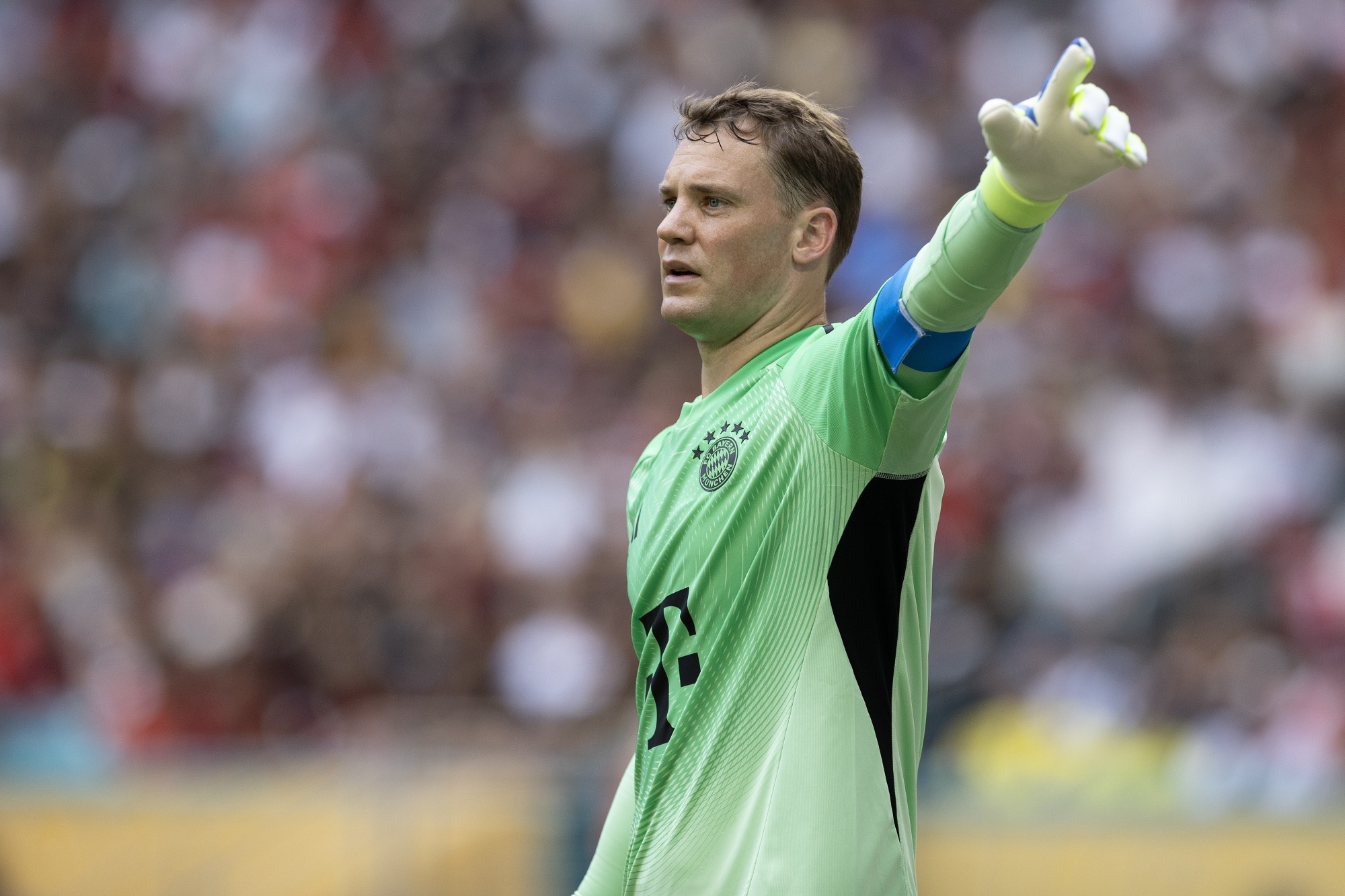 Neuer se rende à torcida do Flamengo após vitória no Mundial de Clubes