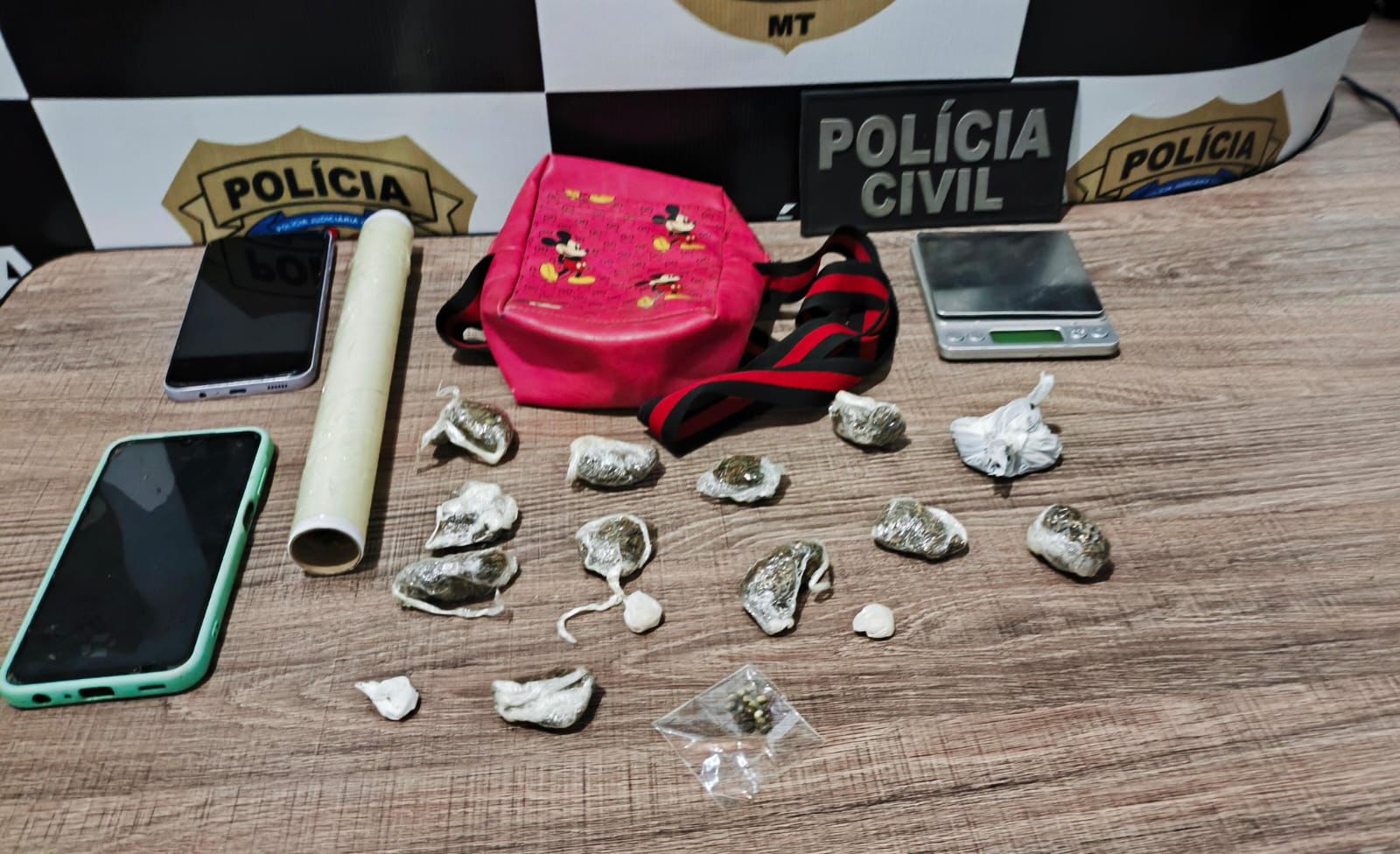 Polícia Civil prende casal suspeito de tráfico e de esconder droga em bolsa infantil