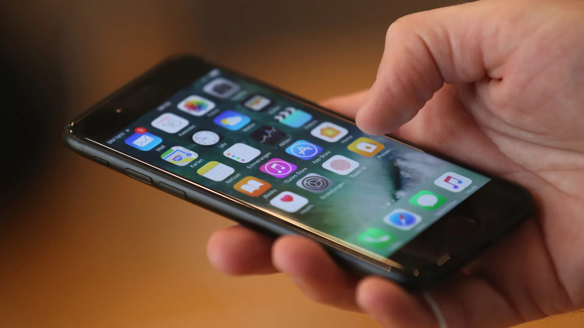 Apple adiará lançamento de parte de recursos na UE e cita 'obstáculos regulatórios'