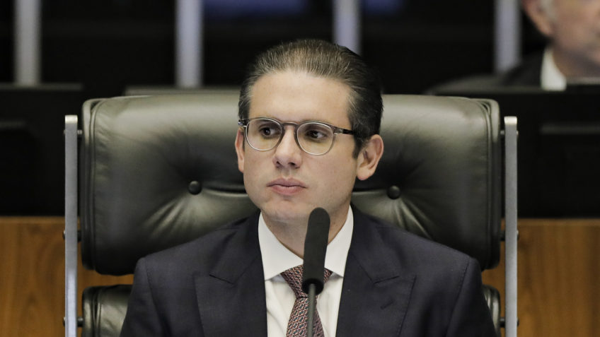 Motta cogita colocar Nikolas Ferreira no comando da CPI do INSS