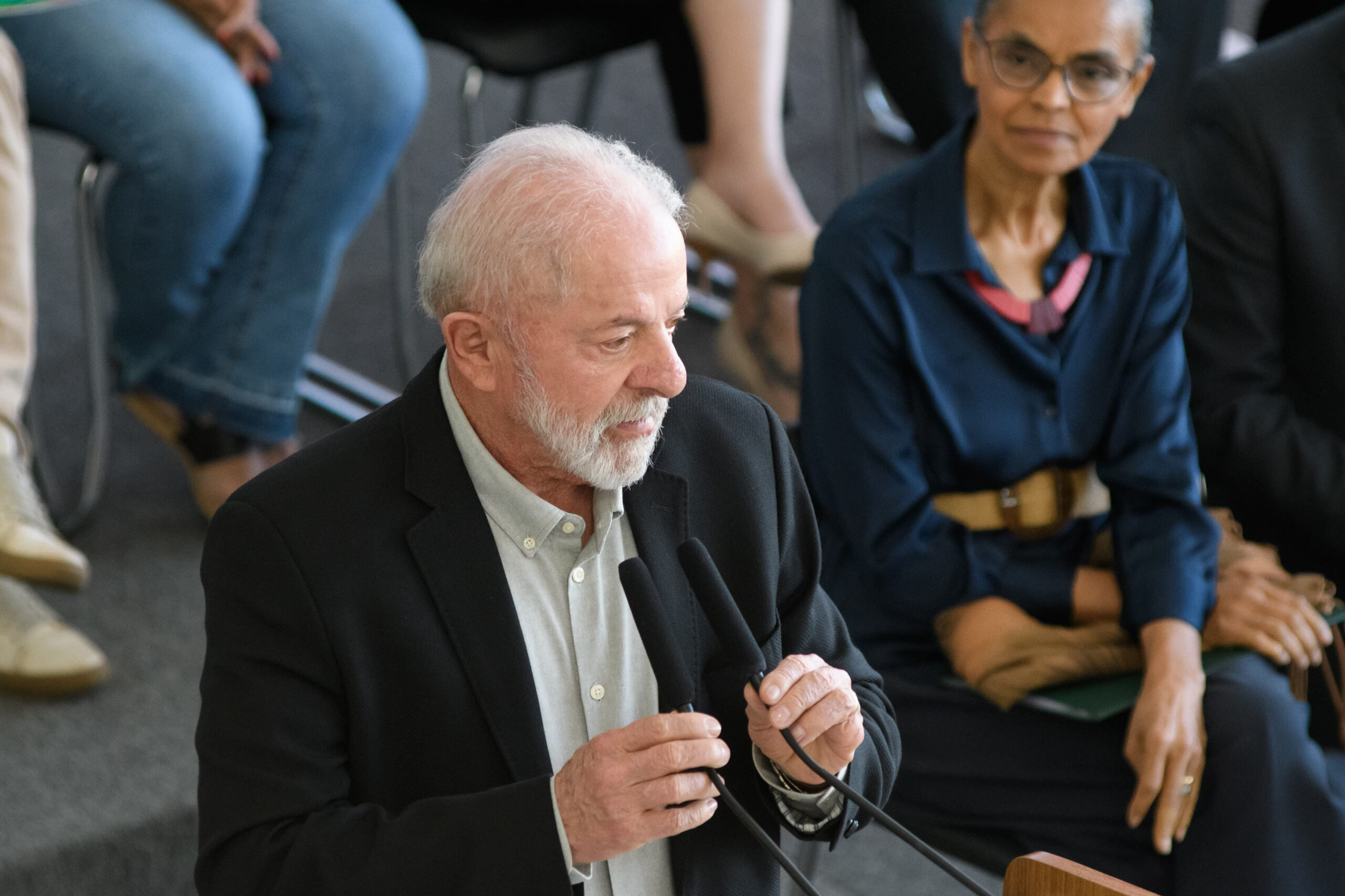 Lula critica juros e diz que Galípolo “está comendo prato que recebeu”