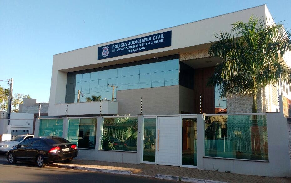 Homem que agrediu e ameaçou companheira com faca é preso pela Polícia Civil em Várzea Grande