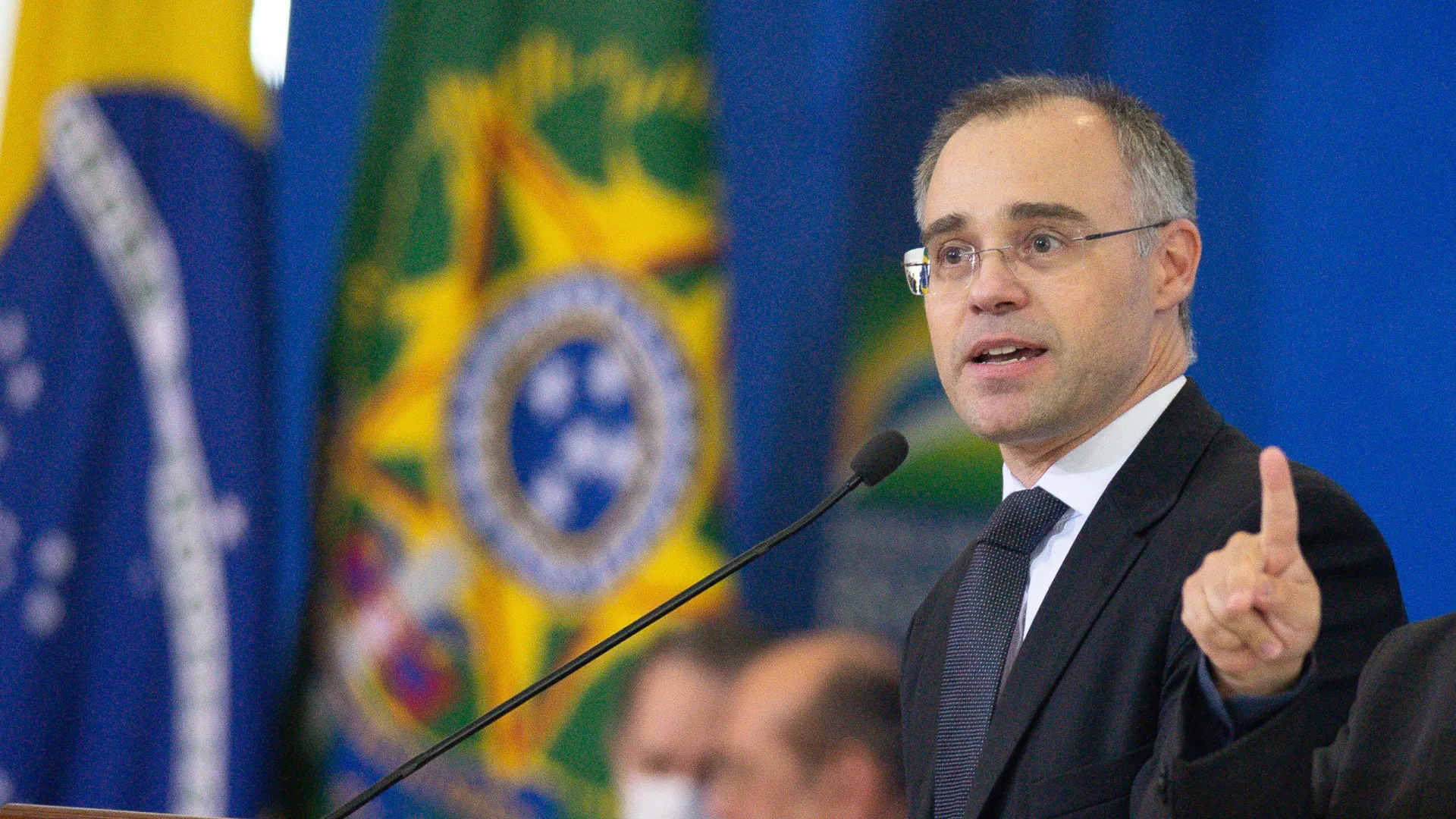 André Mendonça diz que STF deve repensar seu papel atual de processar e julgar crimes