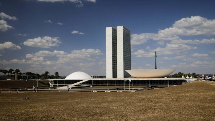 Centrão prepara calendário para pagamento de emendas à frente de 2026