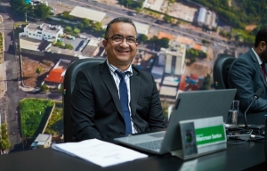 Vereador Marcrean Santos agradece instalação de passarelas elevadas na Av. Parque do Barbado