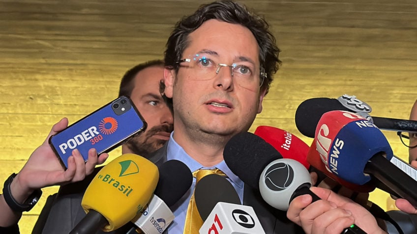 "Chega dos BBBs: Boçais, Burocratas e Bajuladores", diz Wajngarten