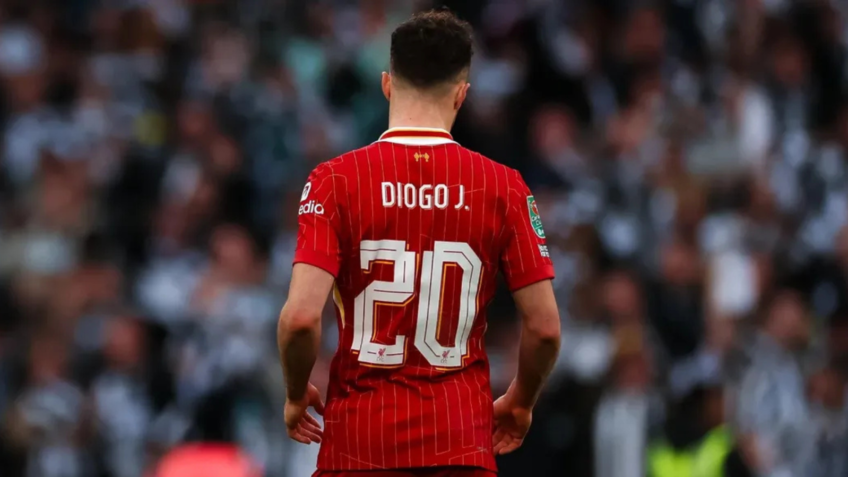 Liverpool aposenta a camisa 20 em homenagem a Diogo Jota