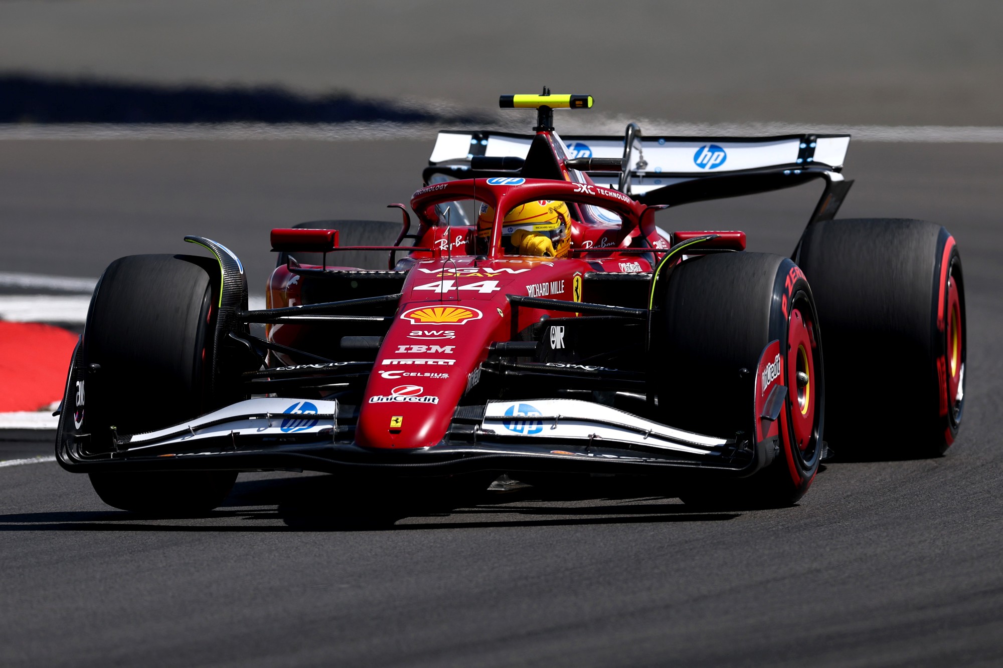F1: Hamilton lidera primeiro treino em Silverstone; Bortoleto é último