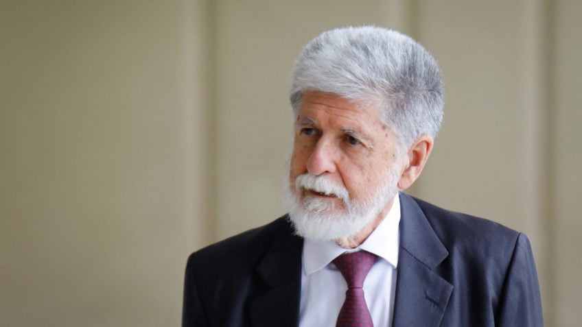 Amorim defende que Brasil mantenha relações mínimas com Israel