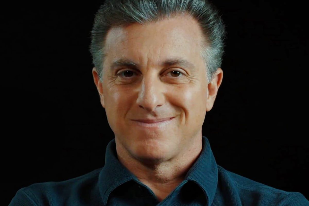 Luciano Huck brinca sobre parte do corpo que é o “charme” dele