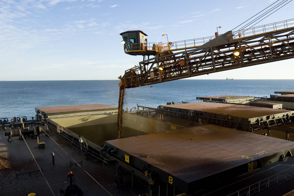 Balança comercial tem superávit de US$ 30,1 bi no primeiro semestre