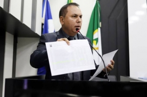 “Prejuízo pode ultrapassar R$ 1 bilhão”, alerta Dilemário Alencar sobre contrato do estacionamento rotativo em plenário
