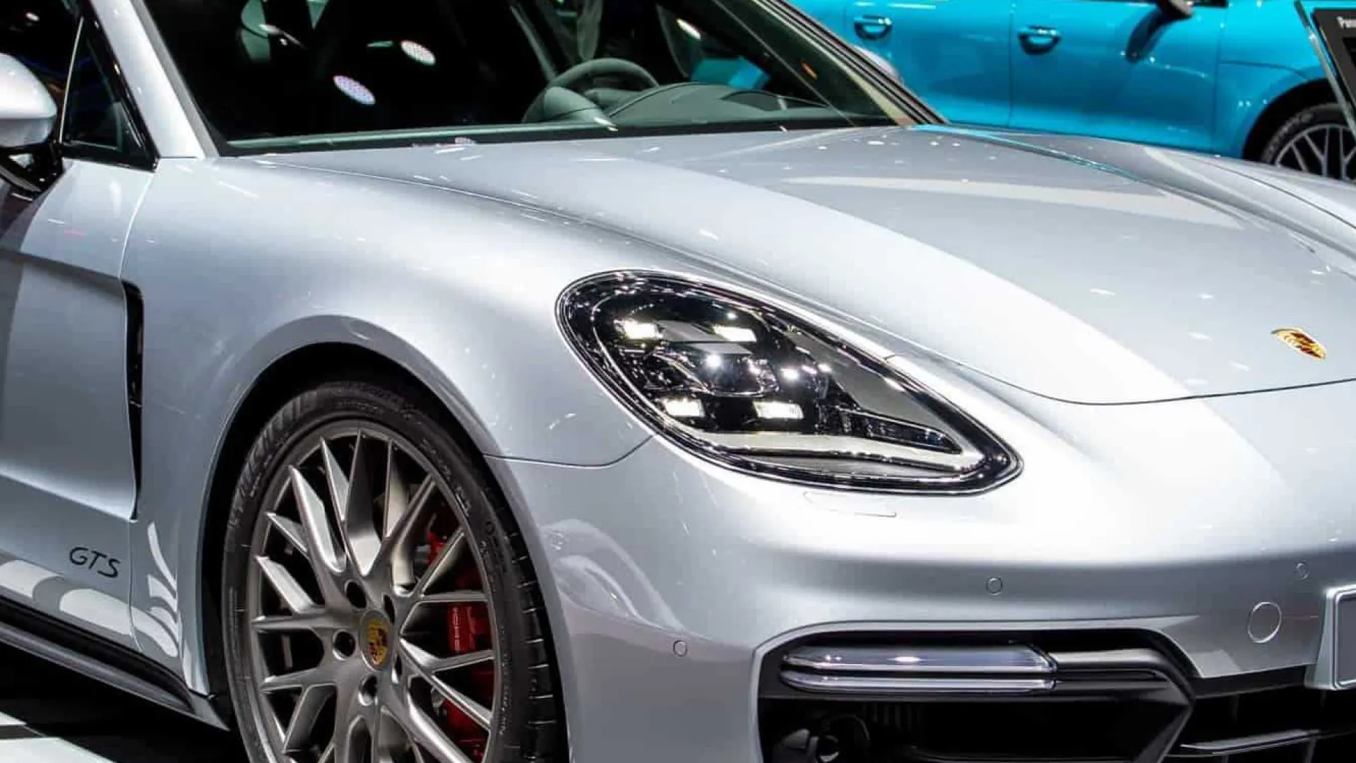 Homem é morto a tiros dentro de Porsche; o que se sabe sobre o assassinato em Guarulhos
