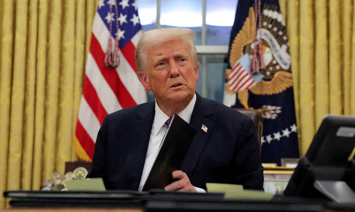Trump ameaça países que se alinhem ao Brics com tarifa extra de 10%