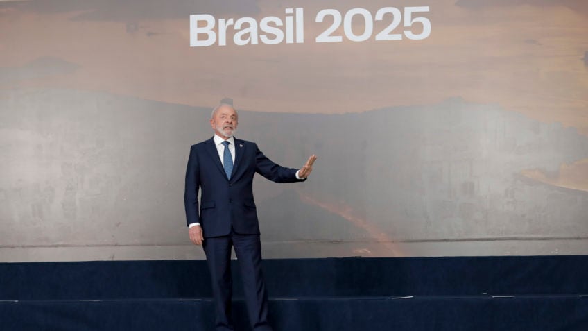 “Não aceitaremos interferência”, diz Lula em resposta a Trump