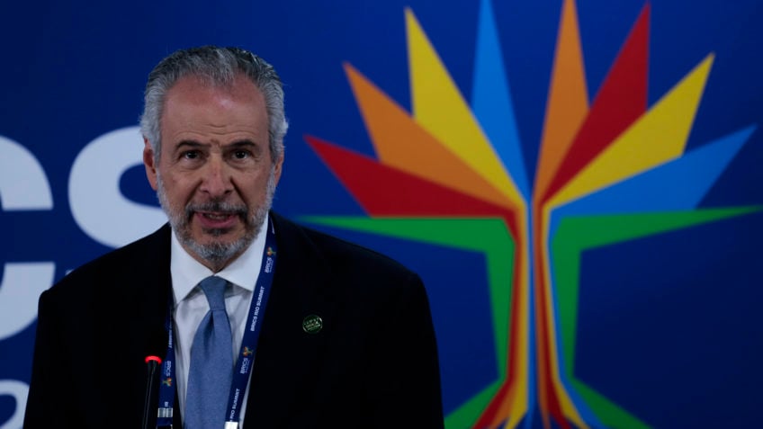 Presidente da COP30 causa risos ao mencionar possível falta de hotéis